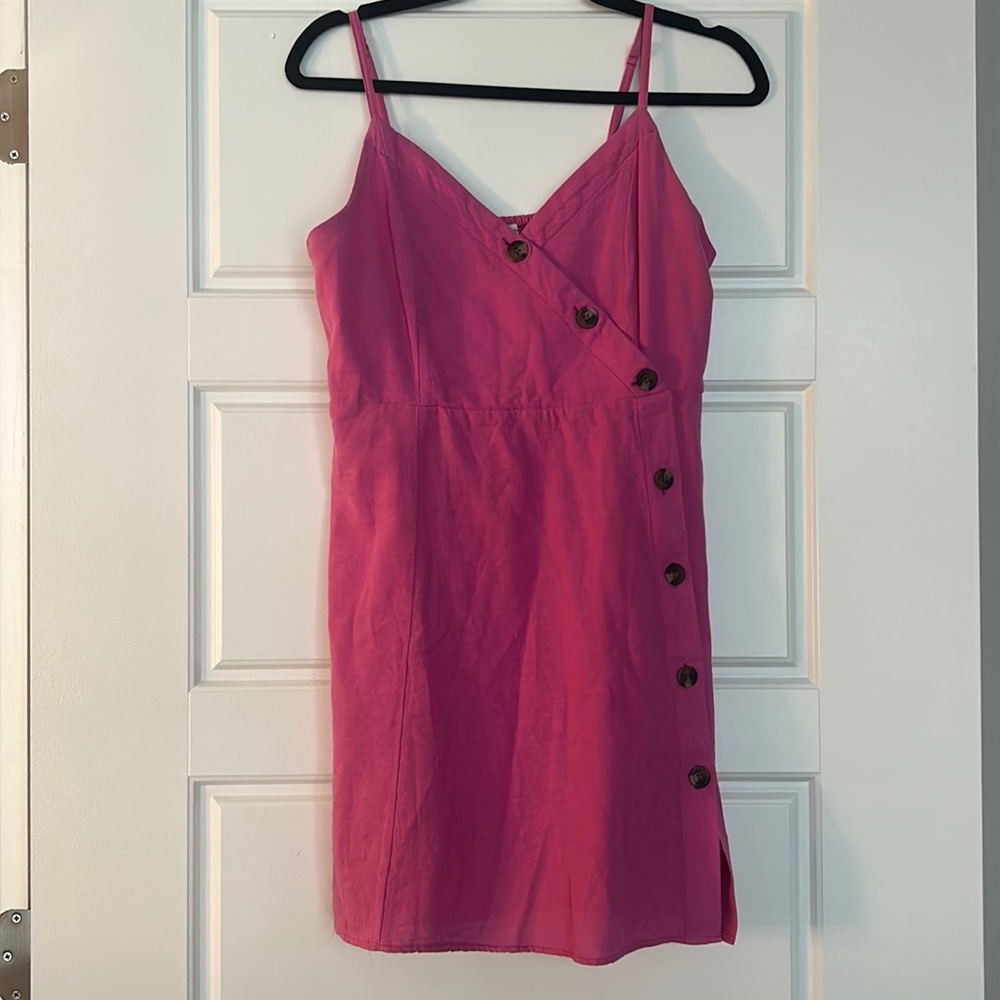 Pink dress detailed buttons